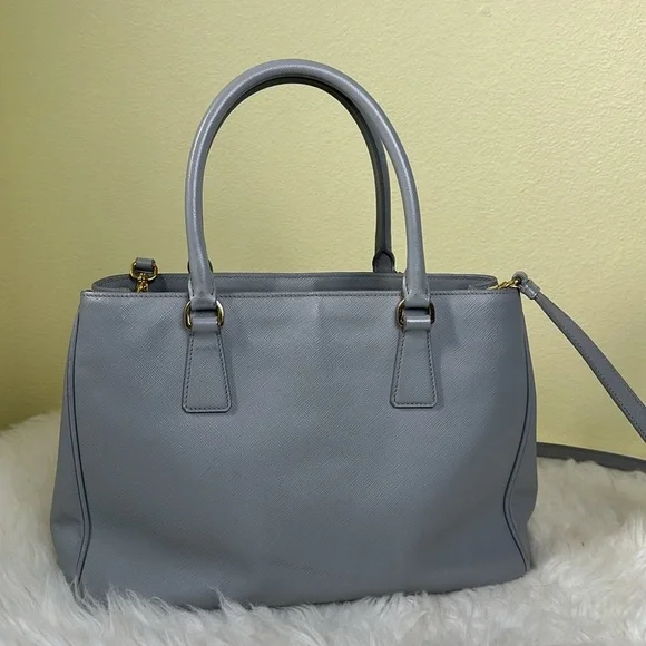 💯Authentic Prada Safiano Leather Handbag🍀